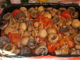 O jumatate de ardei rosu taiat patratele. Aripioare De Pui Cu Ciuperci Retetele Marianei