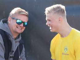 This is the national team page of borussia dortmund player erling haaland. Potenzieller Bvb Trainer Dabei 4 Menschen Die Den Grossten Einfluss Auf Die Entwicklung Von Erling Haaland Hatten