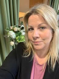 Good morning from a very wet Easthampstead Park Crematorium! This morning I  am in the lovely Wellington Chapel for a devout Barry Manilow fan! We won't  be letting the rain dampen our