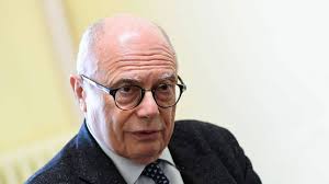 20 anni di esperienza e successo nel settore portano massimo galleni ad aprire nel 2000 una bottega artigianale dove realizza manualmente qualsiasi. Massimo Galli Biografia E Carriera Biografieonline