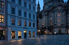 Auch in deutschland kommt sie vor. Meissen Signature Store Dresden Delta Light