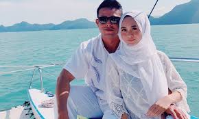 Panas mirip zul ariffin tersebar, zul padam akaun instagram. Untunglah Boleh Pegang Paha Intan Najuwa Dikecam Muat Naik Foto Berpelukan Dengan Zul Ariffin