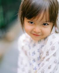 Hello it's been a while! It was time that we had some family  photos...because time is flying so fast! Of course I liked this outtake  best of us 3. Represents how we