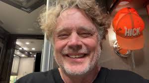 Ken Willett's Instagram, Twitter & Facebook