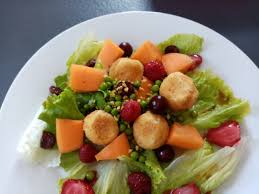 Salade De Chevre Chaud Estivale De Cyril Lignac Dans Tous En Cuisine Mes Meilleures Recettes Faciles En 2020 Salade De Chevre Chaud Chevre Chaud Salade Chevre