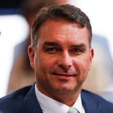 Flávio Bolsonaro não assinou três das cinco CPIs sobre o Master que poderia apoiar
