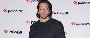 Jun 01, 2021 · uma delas veio de jake gyllenhaal, que atuou com o famoso em longe de casa. Lauft Jake Gyllenhaal Hier Bewaffnet Durch Bank In L A Promiflash De