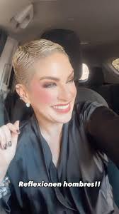 Buenos días 🌞☀️😃 #yasemaquillaron #riete , •, Ser mujer es ser un  universo completo. Ella es fuerza y ternura, la que camina con la frente en  alto incluso cuando lleva cargas invisibles. En sus ojos ...