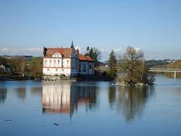 Sie grenzt an polling, waldkraiburg, oberneukirchen, taufkirchen und jettenbach. Neuhaus Am Inn