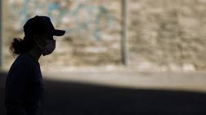 People are strongly encouraged to wear a face covering when outside the home and in a place where it's hard to stay 2m away from. Vw7f0m1qpiysom