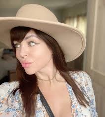 Kristen Cooper's Instagram, Twitter & Facebook