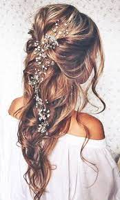 Modèle de coiffure mariage cheveux courts à ondulations style bohème et jolies fleurs. Les Top Des Modeles De Coiffure Pour Mariage Doctissimo