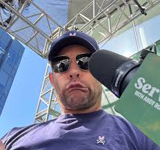 I have a beefy neck Roger