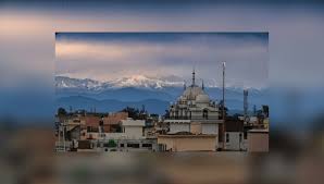 Wissenschaftler aus großbritannien untersuchen nun wie gefährlich und anstecken die mutante ist. Are The Himalayas Visible From Northern India For First Time In 30 Years Snopes Com