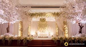 Karli And Sarah S Wedding Reception Venue At Dharmawangsa Hotel Decorated By Steve Decor Lighting By Lightworks Www Lightworksjakart Ulang Tahun Dekorasi