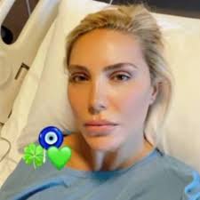 Buse narcı'nın ameliyatla göz rengini mavi yaptırdığı haberinin ardında, program sunucusu seren serengil de göz rengini ameliyatla açtırdığını itiraf etti. Isil Recber Ameliyat Oldu Yeni Bir Capraz Bag Yapildi Magazin Haberleri