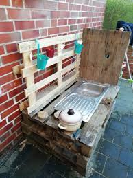Matschkuche Im Garten In 2020 Garten Kuche Garten Einwegpaletten
