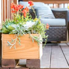 Want to grow vegetables, herbs and flowers, but have problems with poor native soil or weeds? Tips For Turning Wooden Containers Into Garden Planters