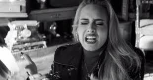 Adele tłumaczy się z odwołanych koncertów. To jej wina?