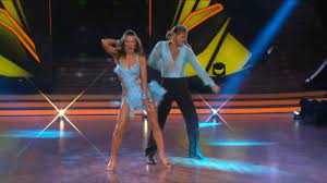 Bei let's dance müssen sich prominente auf dem parkett beweisen. Let S Dance 2021 Uberraschender Tanzmove Rurik Gislason Packt Den Rasenmaher Aus