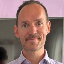 One of the greatest gifts I gave to myself mid 40s is to restart running .  It keeps me balanced when my “head is a shed.” This morning I laced up in