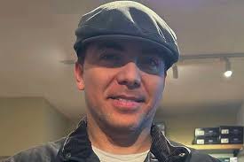 Julio Leiva Archives