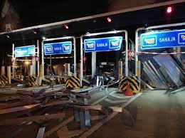 Get bukit timah plaza details, recent transaction prices, pricing insights, nearby location, reviews, and available units for sale and for rent. Bukit Raja Toll Plaza Damaged In Thunderstorm