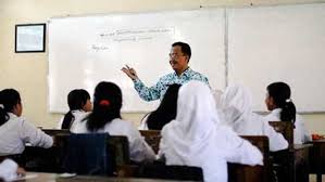 Ibu indri (bukan nama sebenarnya) mengajar di kelas 3 dan kelas 5. Kesejahteraan Dan Kompetensi Guru Honoer Masih Jadi Pr Pemerintah
