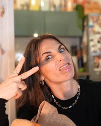 2M de vues en moins de 48h sur le dernier #dispapa… merci vous êtes les  meilleurs 🔥 Je vous partage un peu des coulisses de ce format qu'on adore  filmer avec @guillaumegamand