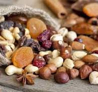 Сухофрукты и орехи: польза и вред | Эксперты объясняют от ...