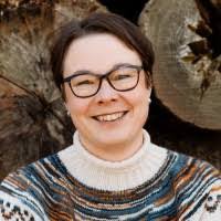 Laura Lundell's Instagram, Twitter & Facebook