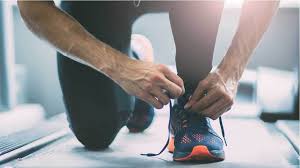 Dans le monde du fitness, nous avons passé des décennies à essayer de trouver chaque raccourci, chaque astuce, chaque façon amusante et en termes simples, le cardio hybride est un style d'entraînement qui développe à la fois le conditionnement aérobique, la force. Cardio Vs Halterophilie Qu Est Ce Qui Est Mieux Pour La Perte De Poids