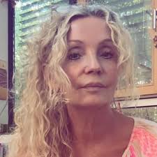 Lyrik #Lorbeer #Wettbewerb #Edel #Herb #Erlesen Die Entscheidung zum  diesjährigen internationalen Poesiewettbewerb ist gefallen. Die Würzburger  Lyrikerin Marina Maggio gewinnt mit ihrem bildsprachlich hervorragenden und  klug pointierten Gedicht "Vom ...