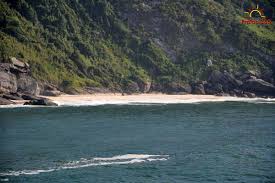 A praia das conchas no guarujá é um verdadeiro encanto. Praia Do Inferno