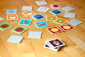 Spielkarten fur memory scrabble co einfach selber machen statt kaufen mit kinderbildern ein memory. Diy Ein Individuelles Memory Spiel In Verschiedenen Varianten Apfelbackchen Familienblog