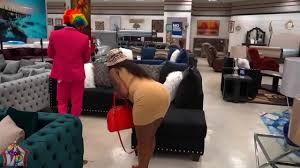 Gibby the clown smashes ebony whore inside a store - XNXX.COM