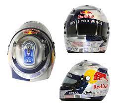 Spoiler posteriore per casco arai con lo stesso design di quello utilizzato sui caschi di vettel e da altri piloti red bull f1. Sebastian Vettel S Red Bull Can Helmet Design In The 2010 Rb6 Car Launch The Design Includes Details Like Red Bull S Energy Drink Ingredients Nutritional Facts And Barcodes On The Top Is A