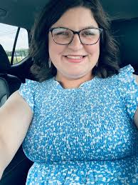 I decorated this little wagon for a friend today. 🌻🍂🍁