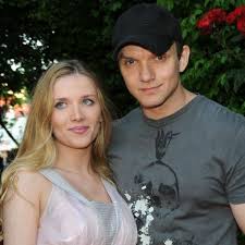 Владимир епифанцев обладает врожденной харизмой и артистизмом. Zhena Vladimira Epifanceva Spustya Tri Goda Posle Rasstavaniya S Akterom Podala Na Razvod Vokrug Tv