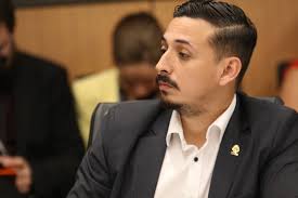 Ariel Robles asegura que se debería revisar constitucionalidad de proyecto  para ampliar vida útil de autobuses