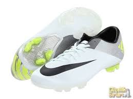 Http Www Guzelliksirlari Gen Tr Moda Nike Krampon Modelleri 2012 Kramponlar Moda Nike