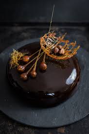 Zu weihnachten, muttertag oder andere besondere anlässe. Rum Praline Torte Mit Mirror Glaze Seelenschmeichelei