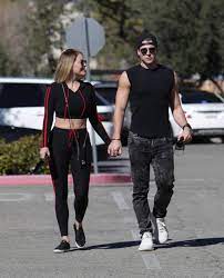 Know her dating life, boyfriend, married, husband, children, family, with her wiki, bio, net worth, age, height, weight, body measurements, facts. Shanna Moakler With Her Boyfriend At A Outdoor Mall In Los Angeles Gotceleb