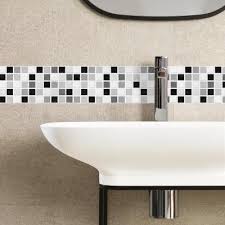 En este briconsejo vamos a enseñaros cómo decorar con unas cenefas autoadhesivas colocadas en la pared. Como Colocar Cenefas Adhesivas En La Cocina O El Bano Decuore
