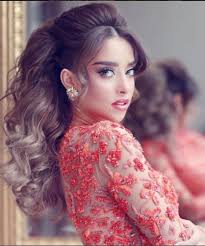 إسبانيا السفارة برمائية فساتين عرايس مع التسريحه مع المكياج Englishtoportuguesetranslation Com
