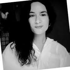 Lisa Simonetti's Instagram, Twitter & Facebook