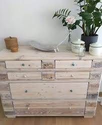 Couchtisch aus europaletten im shabby look selber bauen. Paletten Kommode Paletten Kommode Diy Palettenmobel Mobel Aus Paletten