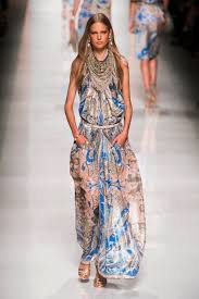 Ecco i vestiti più alla moda dell'estate 2019. Abiti Estivi Floreali Vestiti Lunghi Estivi Floreali Stile E Bellezza Abiti Estivi Lunghi Vestiti Abiti Estivi