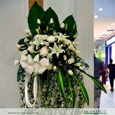 Bloom2u Online Florist For Funeral And Wreath Offering A Wide Selection Of Sympathy Flower Stands We Deliv Condolence Flowers Sympathy Flowers Funeral Flowers