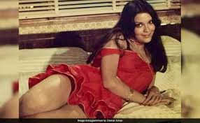 Zeenat Aman Recalls Playing A Sex Worker With A Sense Of Dignity In  Manoranjan. Priyanka Chopra Reacts